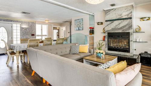 Furnished Sunroom with TV! Canal-Front Bradenton Gem - Foto 5