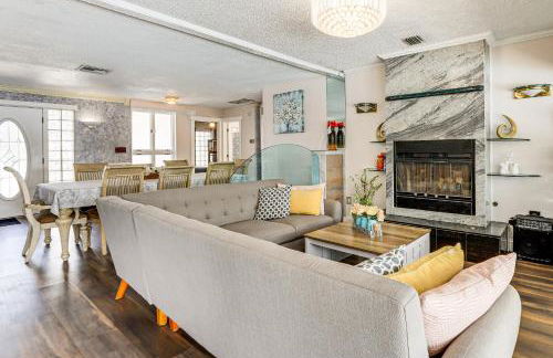 Furnished Sunroom with TV! Canal-Front Bradenton Gem - Foto 5