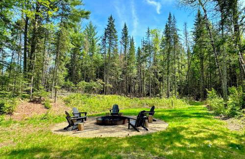 5R Cozy log chalet in fantastic location. Ski, snowshoe, fish, explore! AC, pet friendly! - Photo 28