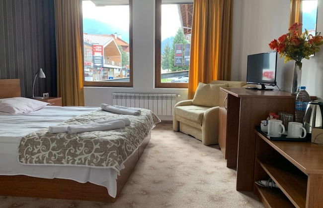 Room-granat Double Room 1- Next to Gondo - Photo 12