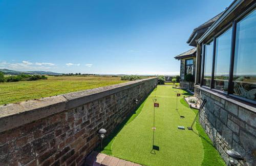 Stunning Central Villa by Golf Course & Beach - Foto 38