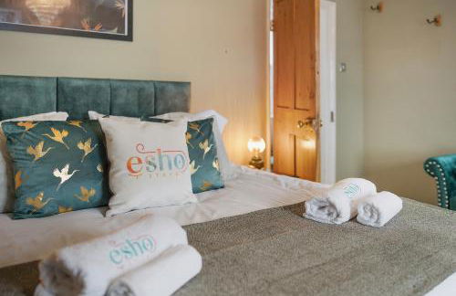 4 bedroom home with Garden, Game room, Parking- Esho Stays - Foto 23