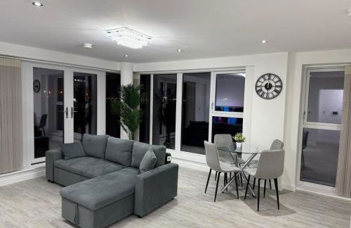 Serenity Waterfront 2 Bed Apartment - Foto 21