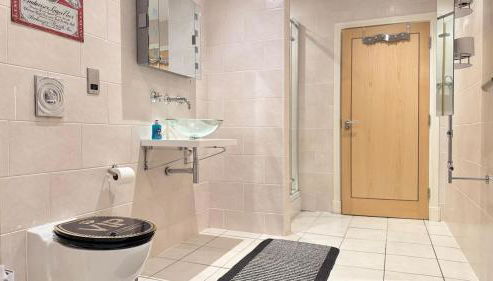 Spacious 2-Bedroom Duplex with Jacuzzi Bath and Free Gated Parking - Foto 2