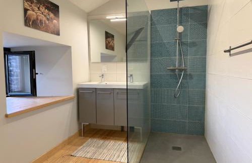 Gîte LE RABIOUZE - 4 épis, 15 pers, 22 couchages - Ancienne Bergerie rénovée, cachet d'origine conservé - Vue magnifique - Label Ecogîte - Foto 47