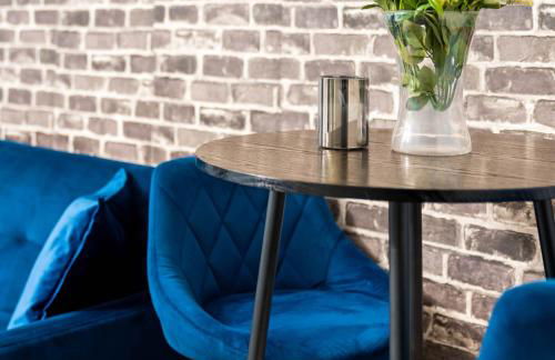 Spacious 5 Bedroom & 5 Bathrooms House - Garden - Parking - Netflix 376MW - Foto 24