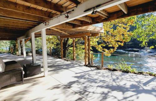 Tranquil Riverfront Retreat - Foto 76