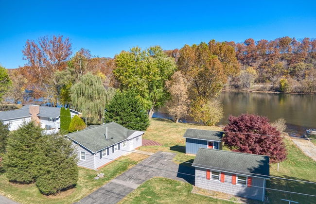 New River 3BR - Fishing, Kayaking, Hot tub, VT Game Weekends - Photo 55