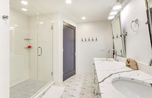 Lake Wisconsin Retreat with Dock Great for Groups! - Foto 13