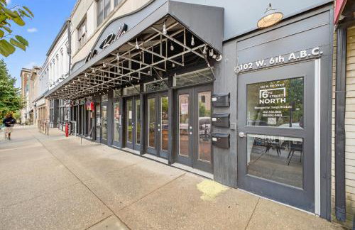 Stylish Downtown Unit with Historic Charm apts - Foto 28