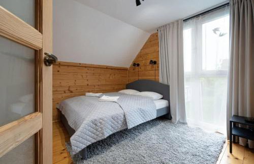 Rodzinny Dom z Ogrodem i Parkingiem z 3 Sypialniami by Noclegi Renters - Foto 17