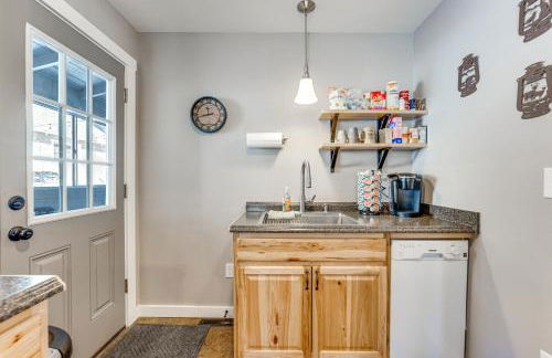 Steps to Estes Lake Mtn-View Hideaway with Hot Tub! - Foto 10