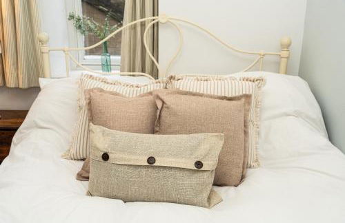 Central Stamford Apartment with private parking - Foto 40