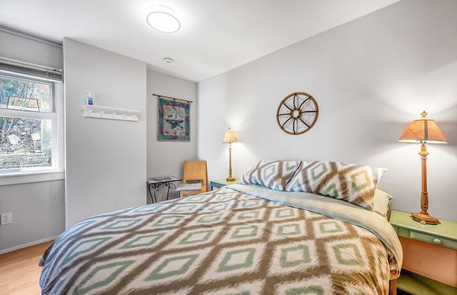 Lakeside Condo w Large Outdoor Space - Photo 1