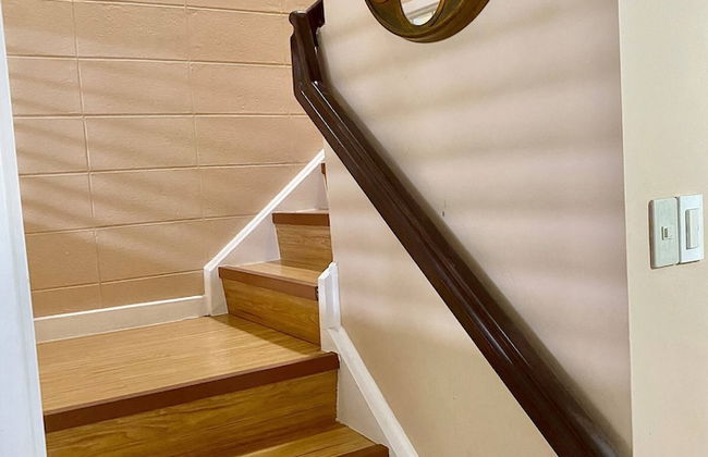 House w 3 Bedrooms And 3 Baths - Free Parking - Photo 25