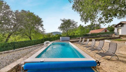 Countryside Idyllic Holiday Home With Pool - Photo 2