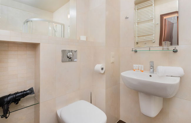 Elegant Apartment Seaside by Renters - Photo 13