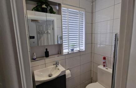 Stunning, clean, free parking home, ideal long stays - Foto 14