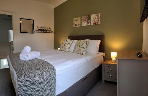 4 Bed - Parking - Close to M4 - Ideal for Work - Foto 7