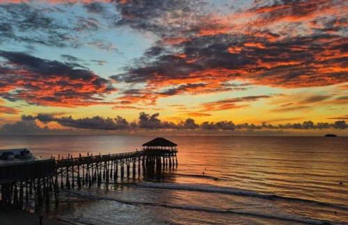 Luxury 2/2 private oasis w/Hot Tub walk to Beach - Foto 31