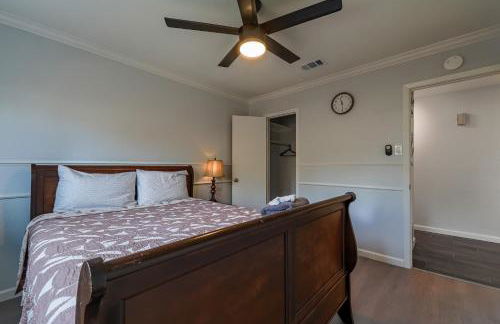 Beautiful home with backyard - Photo 32