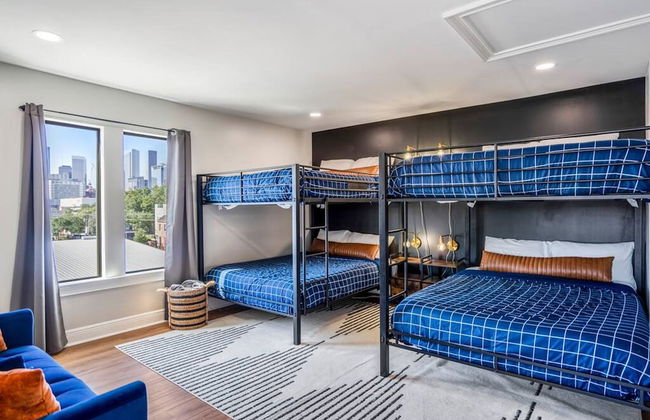 Luxury Downtown Home w Rooftop Deck in the Skyline - Foto 17