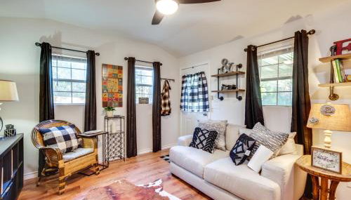 Cozy Montgomery Cottage with Porch, Near Lake Conroe - Foto 2