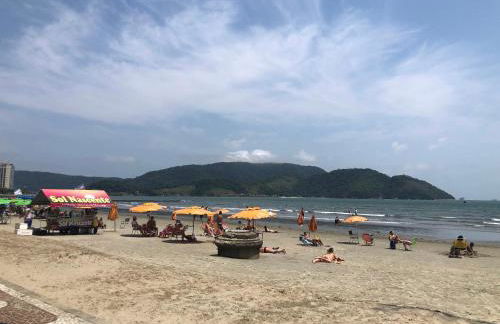 Apto em Santos com AR e Wi-Fi na rua da praia - Foto 10