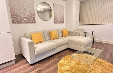 1 Bedroom Apartment- Free Parking, Broad St, City Centre - Photo 3