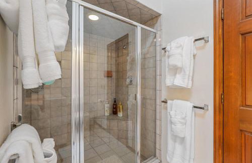 Pristine Cabin on Wooded Lot. Fantastic Location Pool Table - Foto 22