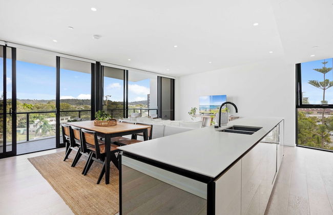 Palm Beach Luxury with Hinterland Views - Photo 8