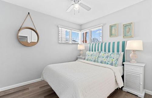 Balboa Paradise - Renovated Coastal Haven - Photo 7