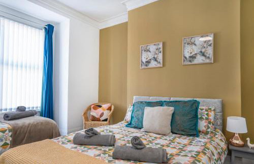 Spacious 3 Bed Flat-Free Parking-by Holiday Homes - Foto 1