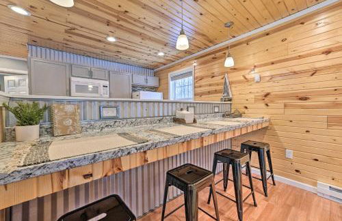 Lovely Elmira Cabin with Deck, 18 Mi to Gaylord - Foto 8