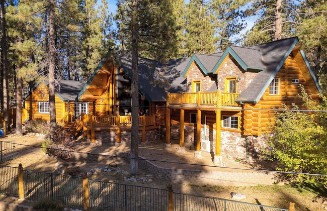 Pinetree Place by Avantstay Group Cabin w/ Hot Tub Minutes to the Lake - Photo 114