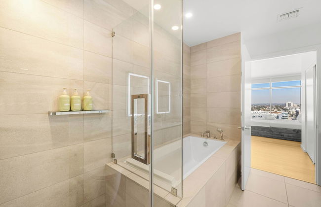 @marbella Lane - Chic 2BR Penthouse w/ Ocean Views - Foto 41