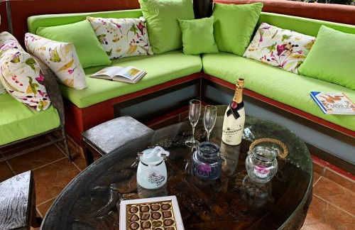 VILLA NABRISA MARBELLA, 5 BEDROOM, PRIVATE POOL, GARDEN, BBQ - Foto 71