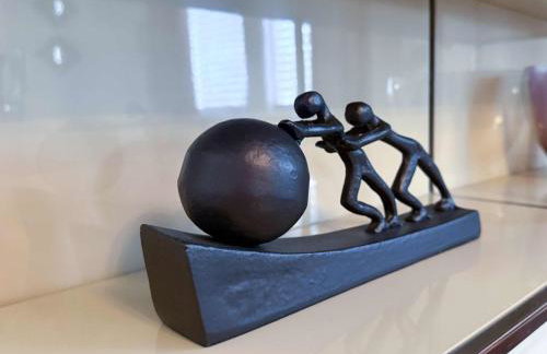 Retro 1BR in Elizabeth with Porch & Eclectic Design - Foto 11