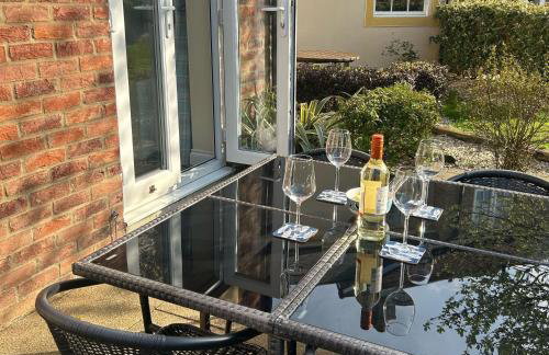 Seaside Cottage, The Bay, 2 bedrooms, patio, parking nearby, 2 dogs welcome - Foto 14