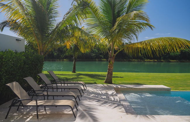 New Lake Front Villa in Golf and Beach Resort - Photo 16