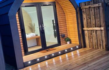 Apex Studio Pod & Jacuzzi Bath - Photo 11