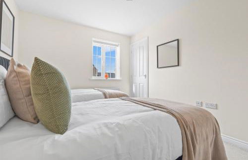 Stylish 4 Bedroom House in St Neots w Free Parking - Foto 18