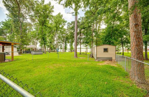 Pet-Friendly Lakefront Getaway with Hot Tub! - Foto 20