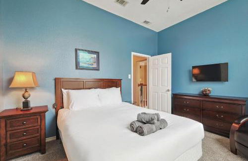 DFW Getaway - 4 Bedrooms Pool Oasis Media Room - Photo 30