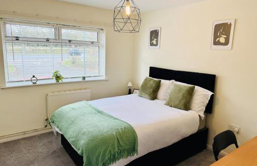 Professional 4BR House - Lace Market, Uni, QMC, City Centre & M1 - Sleeps 8 - Foto 1