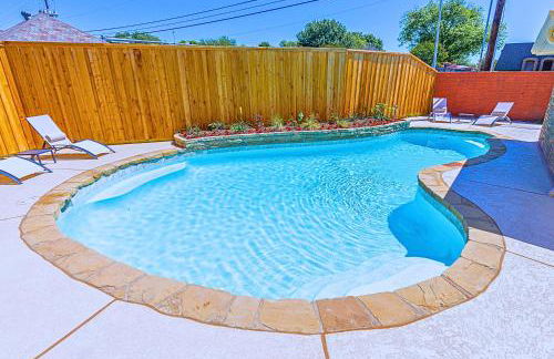 Sparkling Pool Retreat Near Legacy West by Vacation Your Way - Foto 1