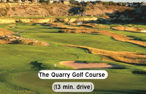 Cozy 2BR-w Parking, Near Rvrwalk, Dome & Conv Ctr - Foto 70