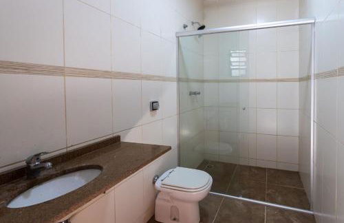 Refúgio de Luxo e Piscina à beira do Passaúna - Photo 44