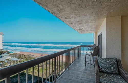 Oceanfront with great beach views from all rooms & balcony, heated pool, and garage - Photo 11