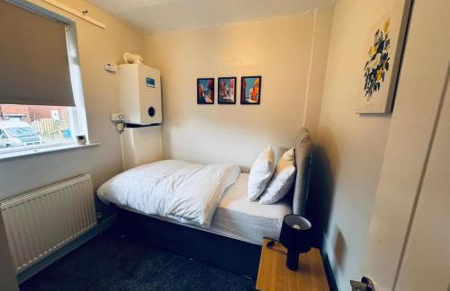 The Castleton Haven - 3 Bed Semi near M62 & M60 Motorways and Easy access to Manchester City Centre - Netflix and free high speed WIFI - Foto 23